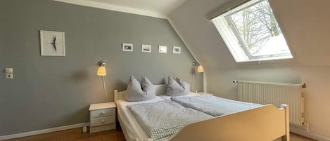 1 bedroom, travel cot, WiFi, bed sheets