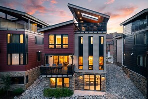Exterior - Downtown WP Riverfront Chalet 280 I Rooftop Hot Tub I Great Views I Theatre I Discounted Attractions (Winter Park)