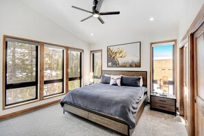 5 soveværelser, premium-sengetøj, skrivebord, strygejern/strygebræt