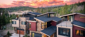 Downtown WP Riverfront Chalet 280 I Rooftop Hot Tub I Great Views I Discounted Attractions