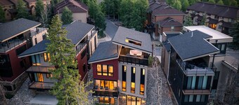 New Riverfront Chalet 280 I Rooftop Hot Tub I Great Views I Best Price I FREE Adventures Daily