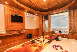 Quarto casal executivo | Roupas de cama premium, camas Select Comfort, individualmente decorados