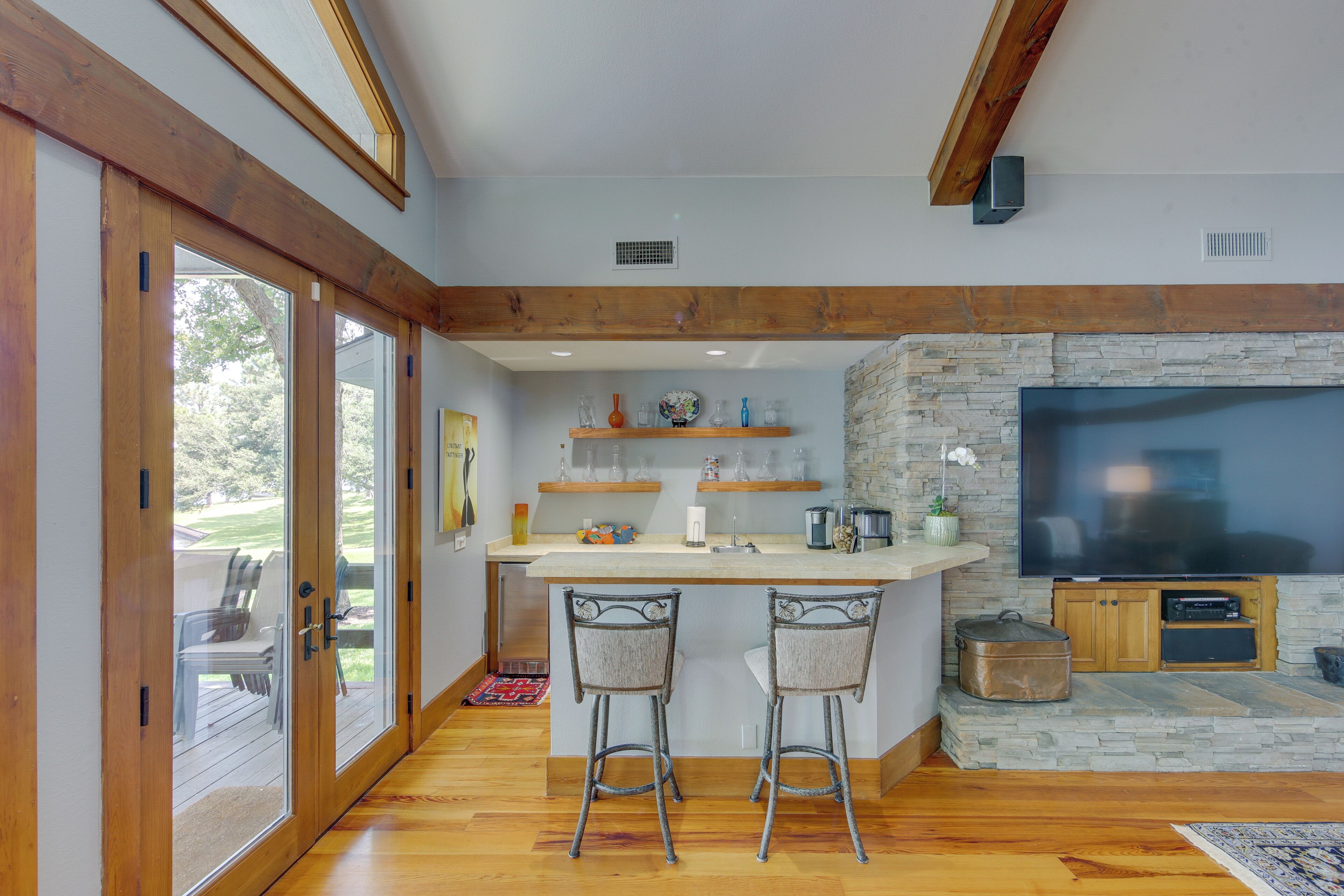 Upscale Lakefront Texas Home: Private Dock & Decks