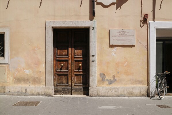 Property entrance - Infinity Castle (Rome)
