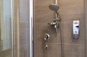 Bathroom - Infinity Castle (Rome)