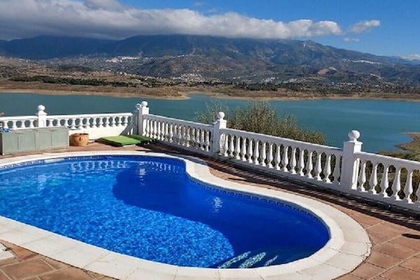 Big private pool with spectacular views