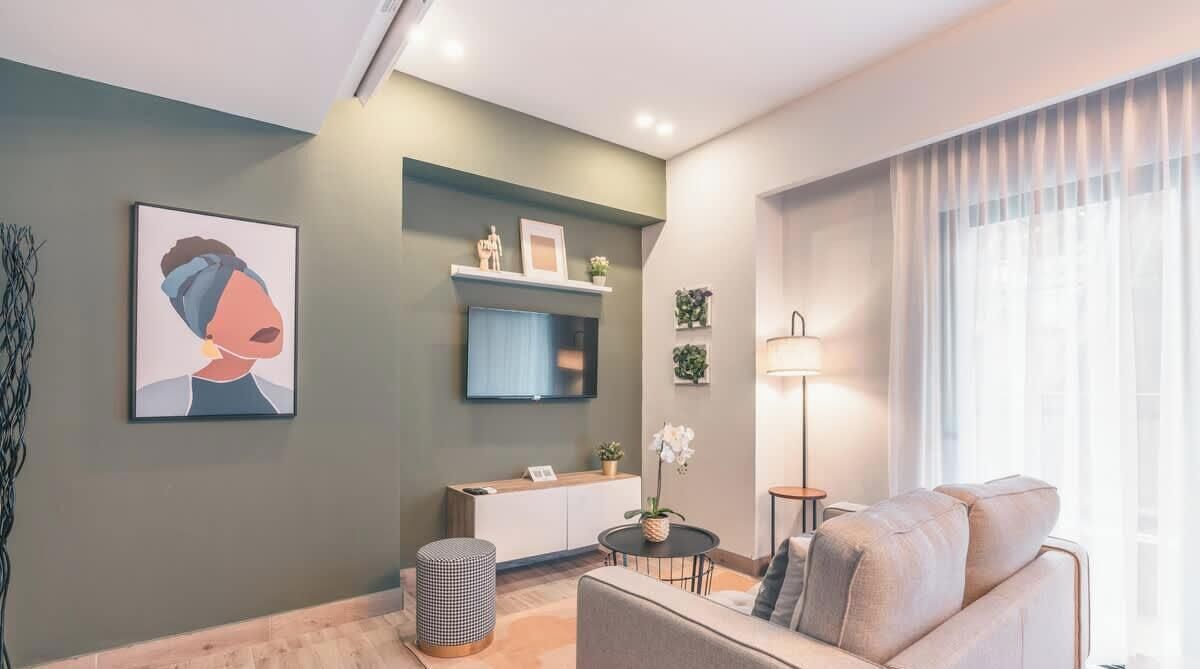 Una televisión, una oficina