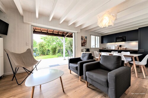 VILLA ROMA GUSCO BY THE SEA  QUIET BEAUTIFUL GARDEN