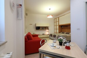 Interior - GuestHost - Cozy 36 sqm studio, perfect for 2 people, located on the ground floor of a renovated building with parking space included (20 meters from the apartment). The property is located near the historic center of Taormina (pedestrian area), about 10 (Taormina)