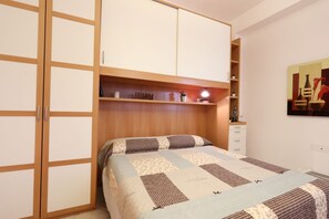 WiFi - GuestHost - Cozy 36 sqm studio, perfect for 2 people, located on the ground floor of a renovated building with parking space included (20 meters from the apartment). The property is located near the historic center of Taormina (pedestrian area), about 10 (Taormina)
