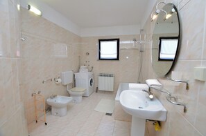 Apartment (A1) | Bathroom