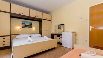 Room (S4) | Free WiFi