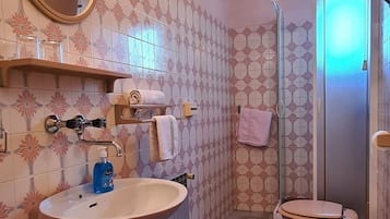 Room (S2) | Bathroom | Towels