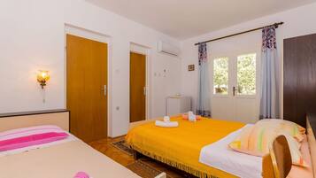 Room (S5) | Free WiFi