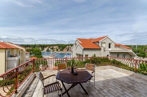 Zimmer (S2) | Balkon