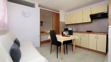 Studio (A2) | Private kitchen | Fridge, microwave, stovetop, espresso maker