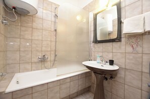 Apartment (A1) | Bathroom | Bathtub