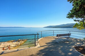 Beach - Apartments Magnolia (Rabac)