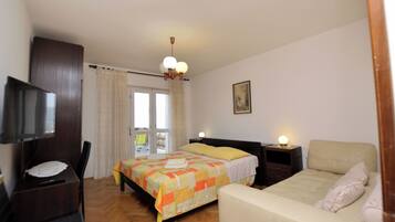 Apartment (A3) | Iron/ironing board, free WiFi