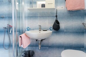 Apartment (A1) | Bathroom