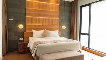 Family Villa | Iron/ironing board, WiFi (free), bed sheets