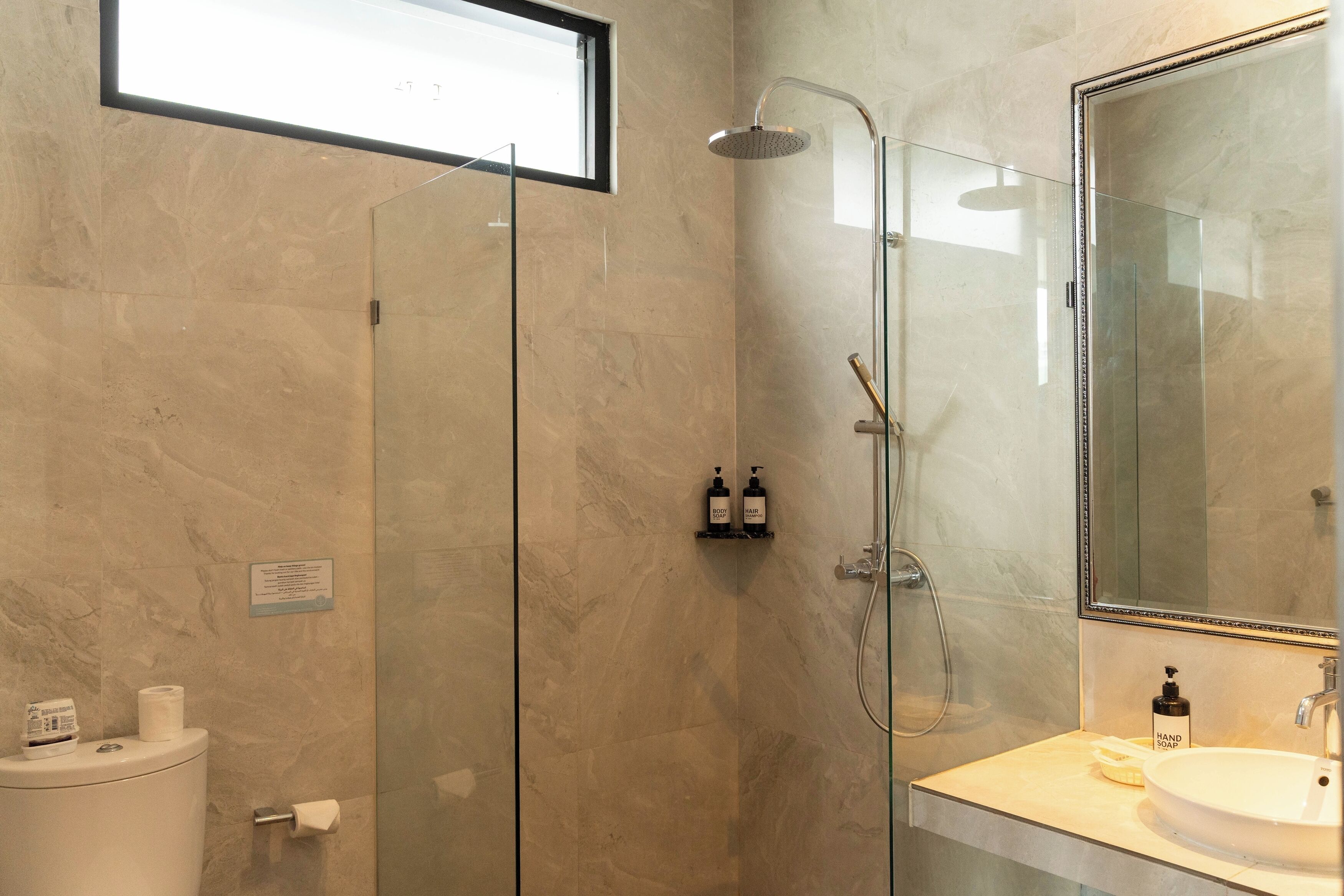 Vila Keluarga | Kamar mandi | Shower, handuk, sabun, dan sampo