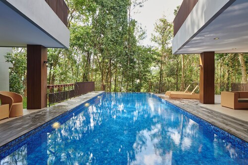 Radiance Hill View 10BR Villa with a Private heated swimming Pool