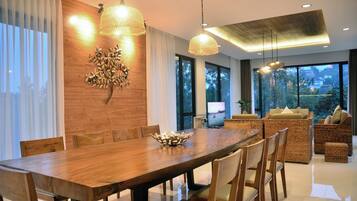 Family Villa | Dining room