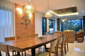 Villa familiar | Comedor