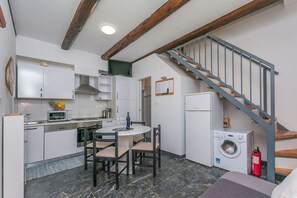 Cuisine privée | Réfrigérateur, four à micro-ondes, surface de cuisson, lave-vaisselle