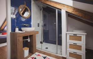 Apartment (A2) | Bathroom | Shower