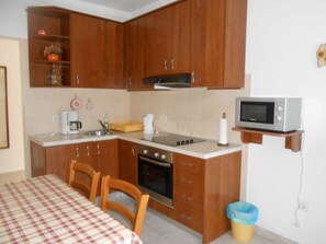 Fridge, microwave, stovetop, espresso maker - Apartments Vesna (Moscenicka Draga)