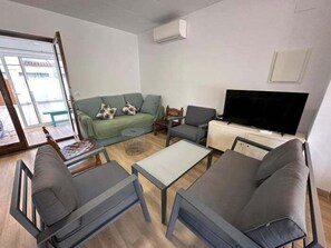 TV - House in Roses with communal swimming pool Av 51 (Rosas / Roses)