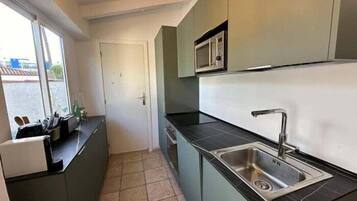 Fridge, microwave, oven, dishwasher