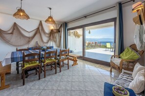 Apartment (A1) | Dining