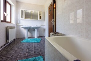 Apartment (A1) | Bathroom