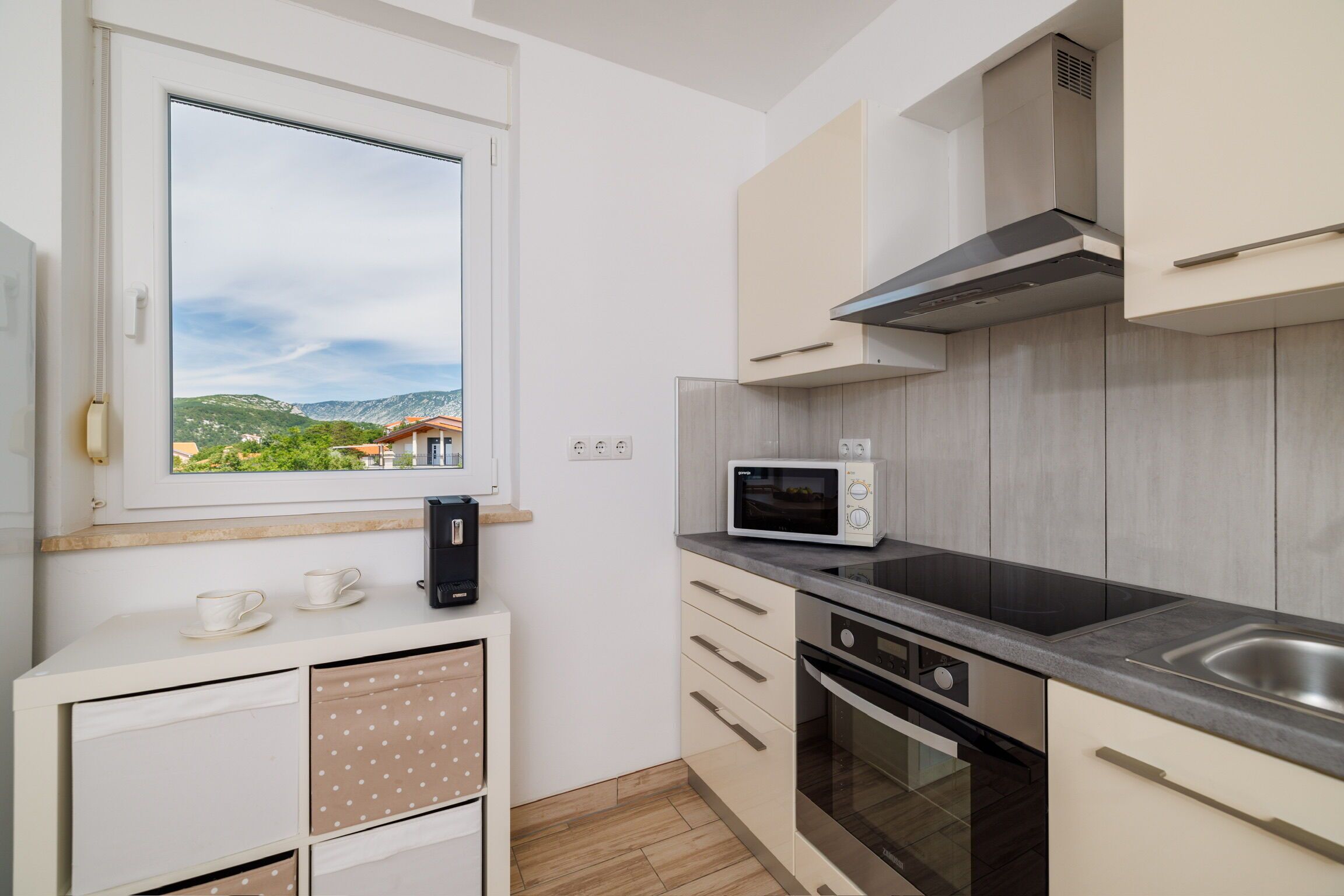 Apartamento (A1) | Cozinha privada | Geladeira, micro-ondas, fogão, cooktop