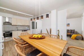 Apartment (A1) | Eigene Küche | Kühlschrank, Mikrowelle, Ofen, Herdplatte