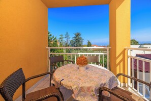 Apartment (A1) | Balcony - Apartment Marijo (Malinska-Dubasnica)