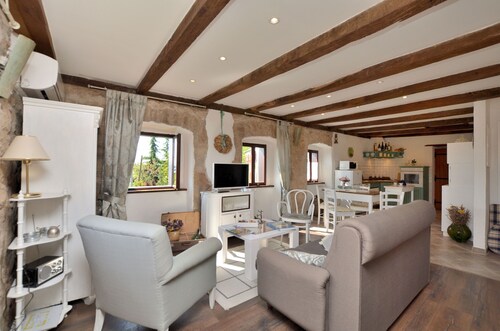 House IVA