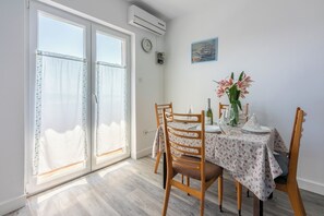 Apartment (A2) | Dining - Apartments Ljiljana (Rab)