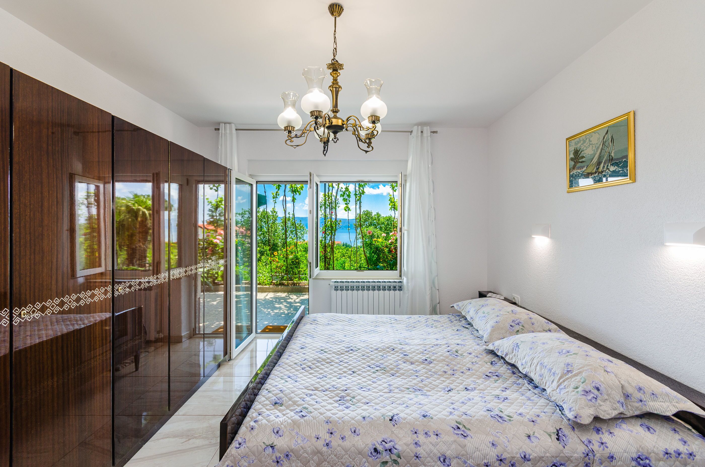 Iron/ironing board, free WiFi