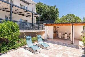 Terrace/patio - Apartments Katica (Novi Vinodolski)