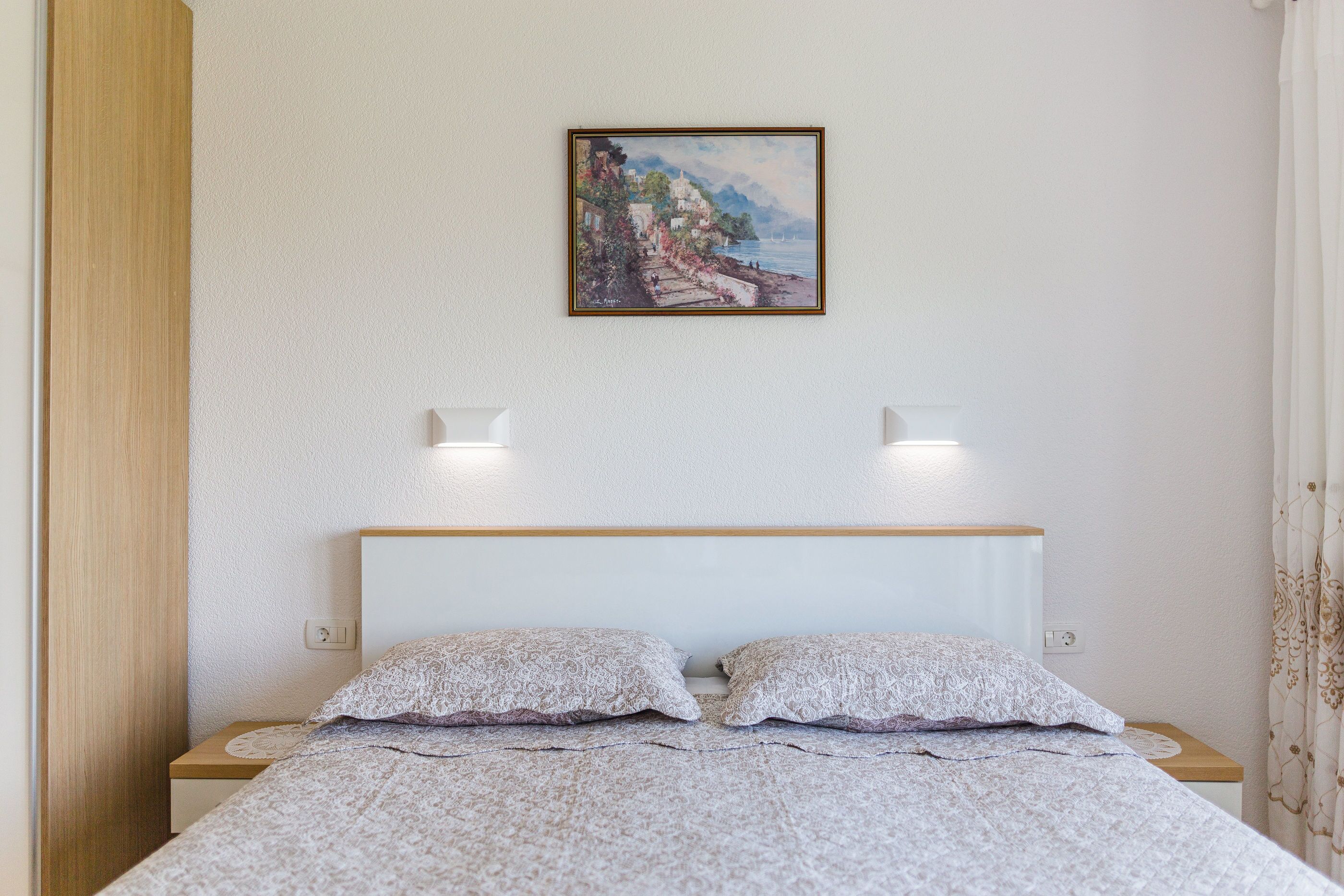 Iron/ironing board, free WiFi