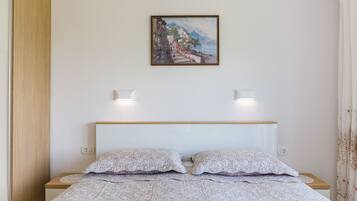 Iron/ironing board, free WiFi