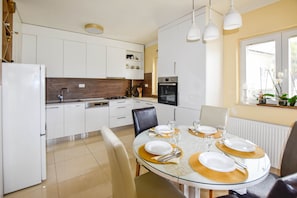Private kitchen - Apartment Albatros (Tribunj)