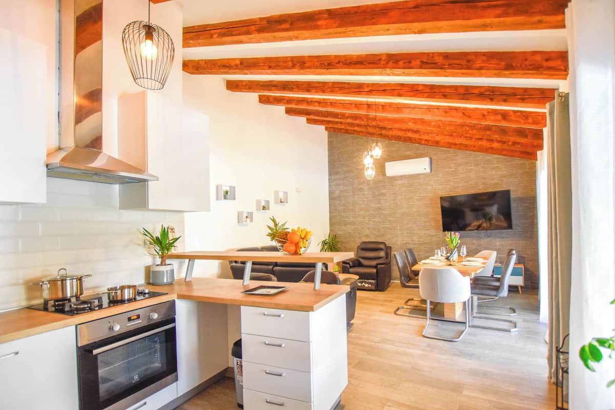 Villa | Cuisine privée | Réfrigérateur, four, plaque de cuisson, machine à expresso