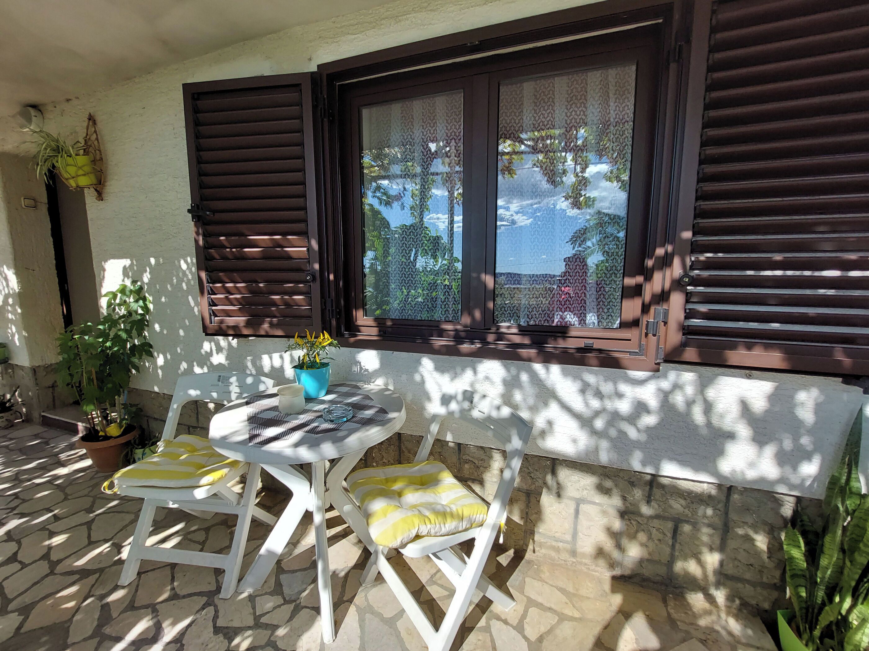 Room (S2) | Terrace/patio