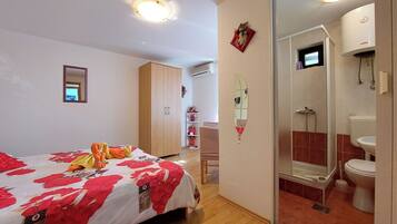 Room (S2) | 2 bedrooms, free WiFi