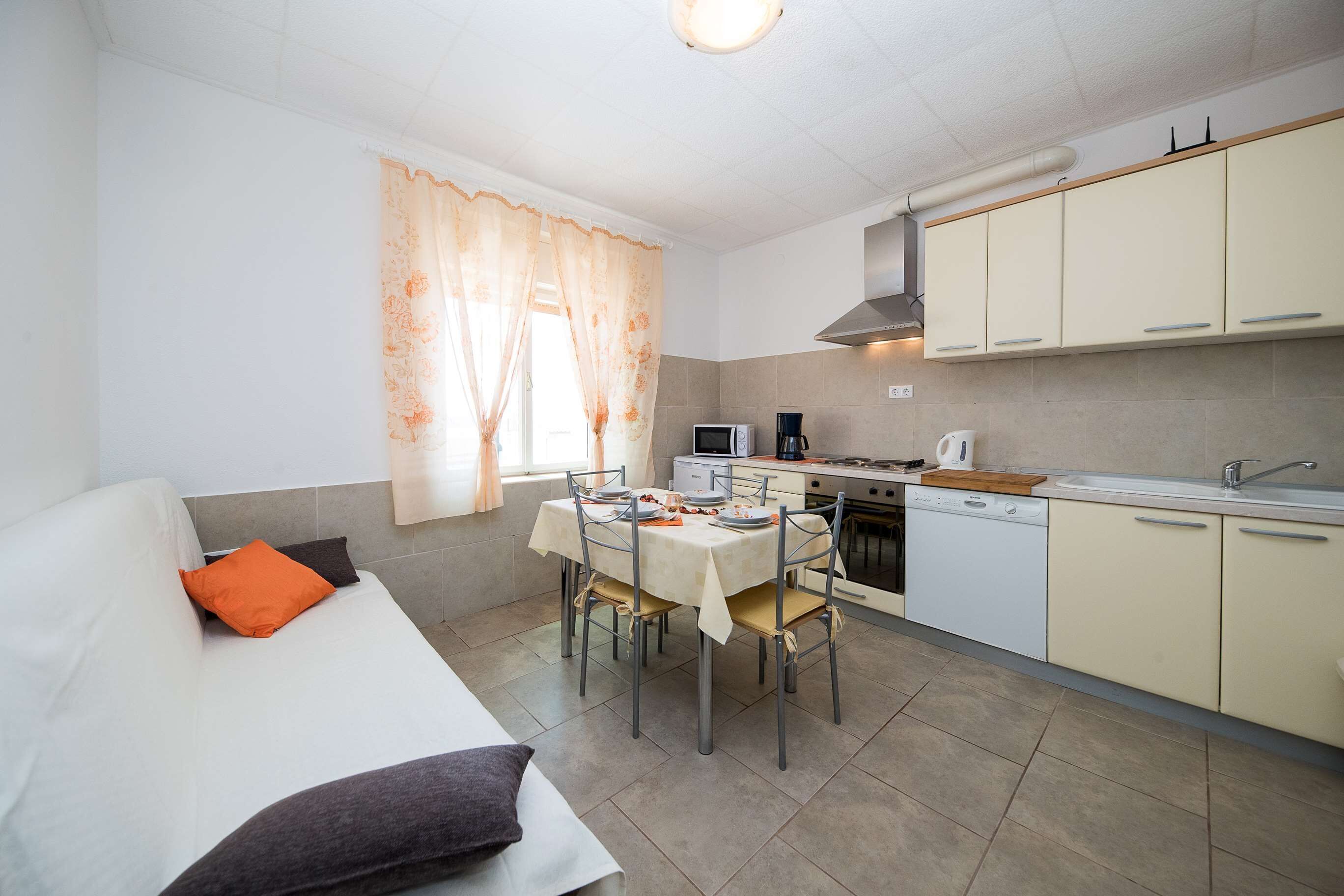 Iron/ironing board, free WiFi